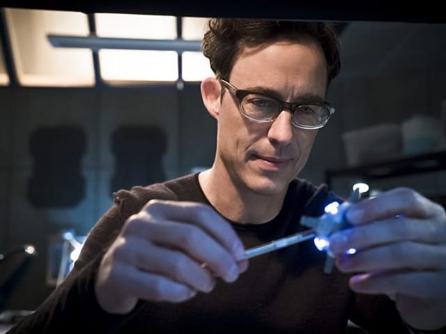 The Flash -- "Fast Lane" -- Image: FLA212B_0174b.jpg -- Pictured: Tom Cavanagh as Harrison Wells -- Photo: Katie Yu/The CW -- é 2016 The CW Network, LLC. All rights reserved.